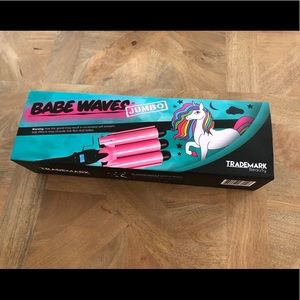 Babe Waves Jumbo: Trade Mark Beauty